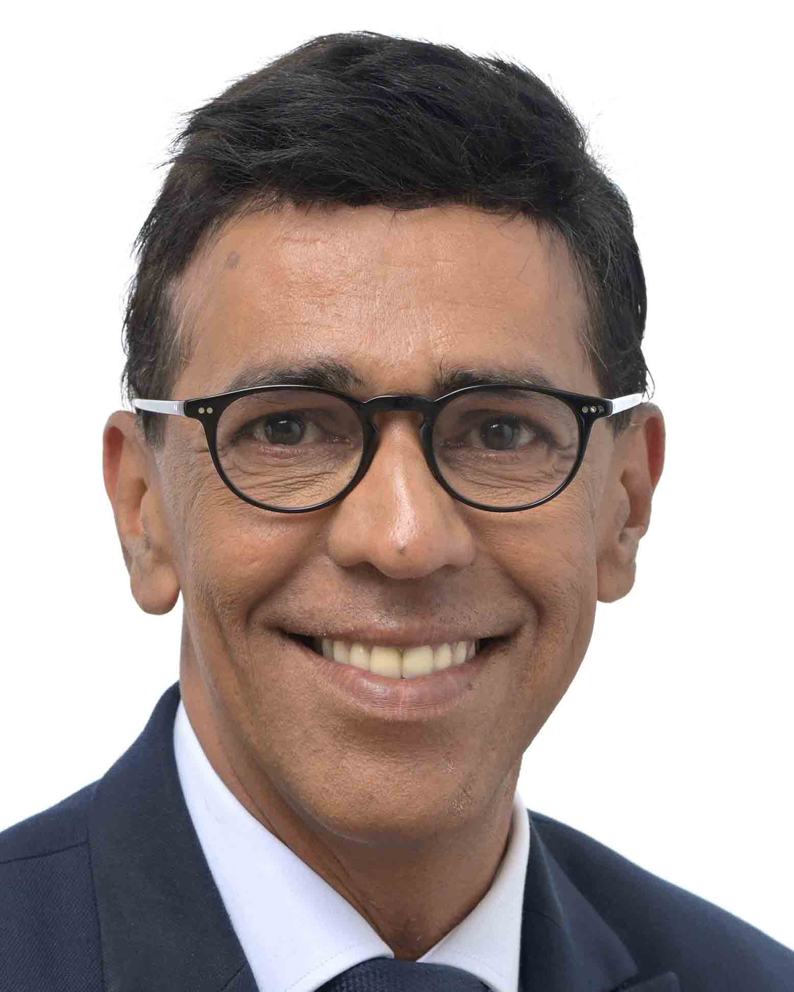 Portrait de Younous OMARJEE